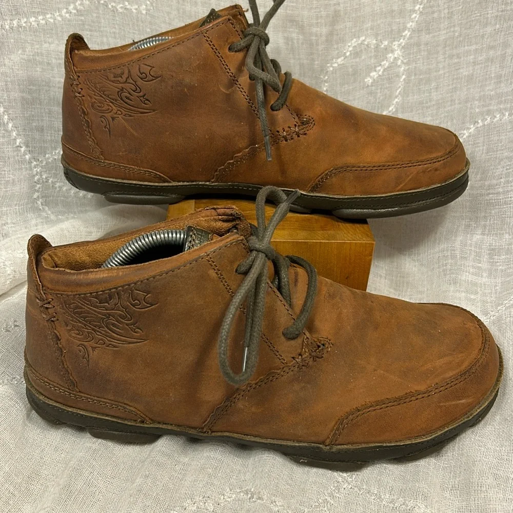 OluKai leather ankle lace up boots
